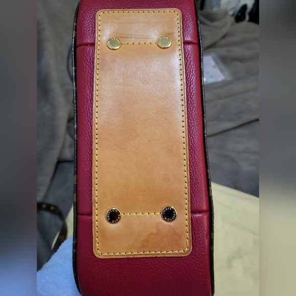 Authentic Louis Vuitton Eden MM in Rouge color - Picture 12 of 17